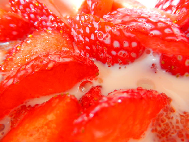 Erdbeer mit Zucker und Milch
